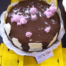 Um exemplar de bolo que pode pedir para uma festa cujo tema seja animais, ou simplesmente por gostar de porquinhos.